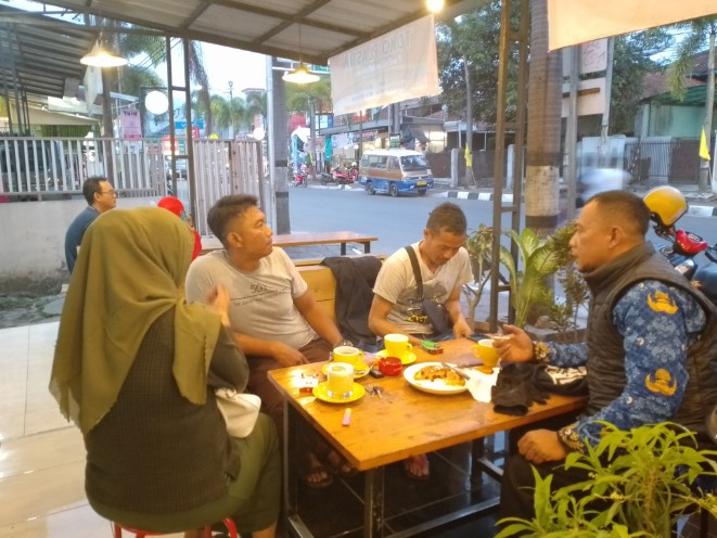 Amala Coffee Ade Mulyana (Ade Mulyana), 1. Ngopi Doeloe, 2. Orchid Bakery and Resto, 3. Selaz Cafe, 4. Ngopi Bung, 5. Kedai Kopi Roemah 151, 6. Warung Si Hitam – D’Rumahibu Cafe &amp; Resto, 7. Bukan Cafe dan Resto, 8. Nyusu Doeloe, 9. Toga Peak Cafe, 10. Balad Coffee (Tutup), 11. Giggle box Cafe and Resto, 12. Cafe Sumantri, 13. Plumeria Cafe &amp; Creative Space, 14. Plumeria House, 15. Kedai Wake Up, 16. Banyu Biru Cafe, 17. Manualism Coffee, 18. Ex Drink Me (Tutup), 19. Wasabi Sushi &amp; Ramen Jatinangor, 20. Spot Cafe Carwash and Barbershop (Tutup), 21. Saung Alam Flora, 22. Amala Coffee, 23. Sawala Space &amp; Café, 24. Past Story, 25. LIMASAN’s FINEST – CAFE, 26. Katenjo Chill Space &amp; Coffee Bar, 27. Kopi Brontak, 28. Hej House, 29. Athenary Coffee, 30. Kedai Kopi Kharikov Sumedang, 31. Amore Cafe, 32. Milda’s House Cafe, 33. Cafe Saga, 34. Eilaji Coffee, 35. Sarvara Coffee &amp; Chill space, 36. Cheko Cafe Resto (Tutup), 37. Appa Cafe