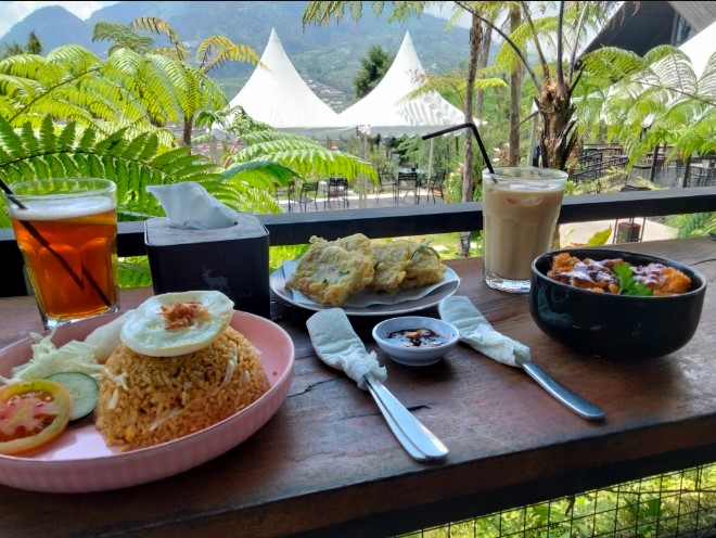 Argo Loro Kopi Dian Ary Susanto, 1. Argo Loro Kopi, 2. Kopi DjuWos, 3. Pendopo Alit Boyolali, 4. Opallet Cafe, 5. Hekya Cafe, 6. Daipilong LabaLaba Boyolali, 7. Kedai Mujur’s, 8. KEDAI MATMOEN, 9. Vappiano Resto &amp; Cafe, 10. Pim n pom Fried Chicken, 11. Omah Bakar On The Street, 12. Horock Coffee Boyolali, 13. Deselokaton Boyolali, 14. Breakout Tea &amp; Coffee, 15. Clear up Cafe (Tutup), 16. Culture Coffee Boyolali, 17. Amor coffee talks, 18. Maha.pinkcafe, 19. KiNG Coffee Boyolali, 20. Omah Dewe Cafe, 21. Dembakoe Cafe, 22. D’ Garden Cafe Selo, 23. Kafe Organik Etasia, 24. AA Cafe Resto, 25. Kohaku Cafe, 26. Macchiato Coffee, 27. Skapat Coffee House, 28. Mario Star Coffee, 29. T-Co Caffe (Tutup), 30. Clear Up Eatery &amp; Mixology (Tutup), 31. Social Garden (Tutup), 32. W-dangan Kandang Sapi (Tutup)