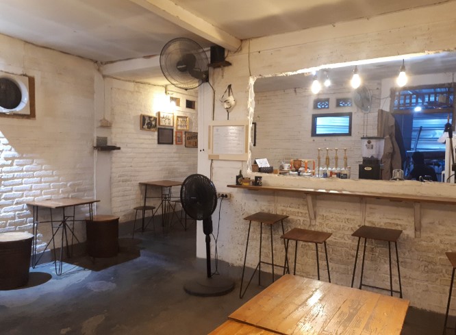 Balad Coffee Eres Ferro, 1. Ngopi Doeloe, 2. Orchid Bakery and Resto, 3. Selaz Cafe, 4. Ngopi Bung, 5. Kedai Kopi Roemah 151, 6. Warung Si Hitam – D’Rumahibu Cafe &amp; Resto, 7. Bukan Cafe dan Resto, 8. Nyusu Doeloe, 9. Toga Peak Cafe, 10. Balad Coffee (Tutup), 11. Giggle box Cafe and Resto, 12. Cafe Sumantri, 13. Plumeria Cafe &amp; Creative Space, 14. Plumeria House, 15. Kedai Wake Up, 16. Banyu Biru Cafe, 17. Manualism Coffee, 18. Ex Drink Me (Tutup), 19. Wasabi Sushi &amp; Ramen Jatinangor, 20. Spot Cafe Carwash and Barbershop (Tutup), 21. Saung Alam Flora, 22. Amala Coffee, 23. Sawala Space &amp; Café, 24. Past Story, 25. LIMASAN’s FINEST – CAFE, 26. Katenjo Chill Space &amp; Coffee Bar, 27. Kopi Brontak, 28. Hej House, 29. Athenary Coffee, 30. Kedai Kopi Kharikov Sumedang, 31. Amore Cafe, 32. Milda’s House Cafe, 33. Cafe Saga, 34. Eilaji Coffee, 35. Sarvara Coffee &amp; Chill space, 36. Cheko Cafe Resto (Tutup), 37. Appa Cafe