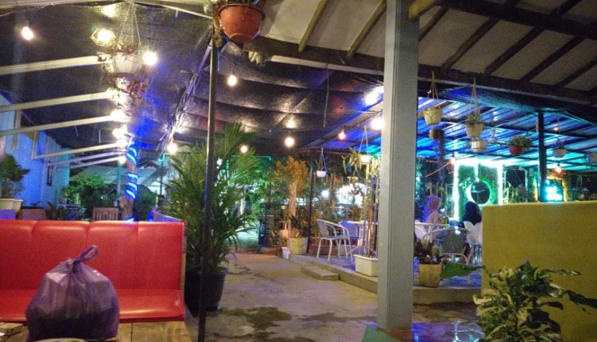 CAM CAFE BREBES Anggi Dwisaputra, 1. DUE CAFE, 2. Njajan.co 04, 3. Cafe Susu Putri Bumi, 4. Jong Cafe, 5. Asem Jawa Cafe, 6. Sembawang Cafe, 7. Kedai Kopi Tanpa Nama, 8. D’milk Kedai Susu, 9. Ala Cafe Madam’e Banjarharjo, 10. VOC kafe, 11. Aldan Coffee, 12. Gila Duren, 13. Kedai Ceker Ndower, 14. Family Billiard &amp; Coffee, 15. Rumah Makan Kedung Roso, 16. Kupat Blengong Kasturi Rajak Putra, 17. Rumah Makan Alang Alang, 18. Rumah Makan Pak Tarwud, 19. Cam Cafe, 20. SIGELENG COFFEE &amp; EATERY (Tutup), 21. Royal Cafe, 22. King’s Coffee Brebes, 23. Kedai Kopi He Kafei, 24. Asem Jawa Kafe, 25. Janji Jiwa, 26. Cafe Milk 3, 27. TEND Coffee and Tea (Tutup), 28. Puspa Deck (Tutup), 29. Rajaswa Coffee