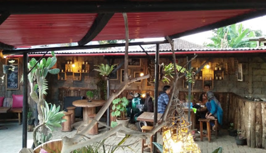 Cafe Saga Anisa Dyfians, 1. Ngopi Doeloe, 2. Orchid Bakery and Resto, 3. Selaz Cafe, 4. Ngopi Bung, 5. Kedai Kopi Roemah 151, 6. Warung Si Hitam – D’Rumahibu Cafe &amp; Resto, 7. Bukan Cafe dan Resto, 8. Nyusu Doeloe, 9. Toga Peak Cafe, 10. Balad Coffee (Tutup), 11. Giggle box Cafe and Resto, 12. Cafe Sumantri, 13. Plumeria Cafe &amp; Creative Space, 14. Plumeria House, 15. Kedai Wake Up, 16. Banyu Biru Cafe, 17. Manualism Coffee, 18. Ex Drink Me (Tutup), 19. Wasabi Sushi &amp; Ramen Jatinangor, 20. Spot Cafe Carwash and Barbershop (Tutup), 21. Saung Alam Flora, 22. Amala Coffee, 23. Sawala Space &amp; Café, 24. Past Story, 25. LIMASAN’s FINEST – CAFE, 26. Katenjo Chill Space &amp; Coffee Bar, 27. Kopi Brontak, 28. Hej House, 29. Athenary Coffee, 30. Kedai Kopi Kharikov Sumedang, 31. Amore Cafe, 32. Milda’s House Cafe, 33. Cafe Saga, 34. Eilaji Coffee, 35. Sarvara Coffee &amp; Chill space, 36. Cheko Cafe Resto (Tutup), 37. Appa Cafe