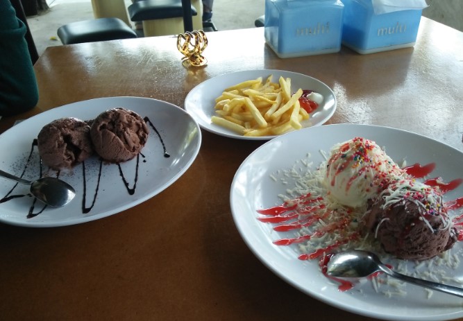 Chara Ice Cream Kukuh Pambuka Putra, 1. Kurma Resto &amp; Coffee Shop, 2. kopiNAN.co, 3. Cafe 33, 4. Constante Coffee &amp; Cake, 5. BELIKOPI. BLORA, 6. Metro Coffee, 7. Samin Coffee Shop, 8. Teko Latte, 9. Kedai Wilis, 10. Kafe Manggala, 11. Warung Iwak Kali Tempuran, 12. Londho Coffee Shop, 13. Tigasembilan, 14. Seteduh Coffee, 15. Jukopi, 16. Loss Cafe, 17. Its Milk Blora (Tutup), 18. Rodeo Angkring &amp; Cafe, 19. YY’s White house (Tutup), 20. Kedai Gang Mangga, 21. Constante coffee &amp; cake, 22. Tekolate2nd, 23. Segara Cafe, 24. Coffee and Cafe BEN’s, 25. Play Cafe Blora, 26. Omah Majapahit, 27. Angkringan Level Up Blora, 28. Sedjoli Blora, 29. Chara Ice Cream, 30. My Chicken Cafe &amp; Resto (Tutup), 31. Book.ing Library &amp; Cafe