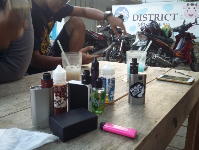 DISTRICT Cafe IN OUT, 1. Rumah Koffie Mr. Ino, 2. Teringat Kopi, 3. Cannella Cafe, 4. Kopi Janji Jiwa, 5. Teras Kita, 6. Taste Coffee, 7. Ruko Coffee Bean Shop, 8. Halaman Indramayu, 9. LO.LO Coffee & Resto Indramayu, 10. Rannum Space, 11. Dip Cafe, 12. District Cafe, 13. Milk Lova Cafè (Tutup), 14. Kedai DJIROLOE, 15. Cowboy Cafe, 16. Dapur Bunda, 17. Siesan Tea Of Taiwan (outlet), 18. FREETIME CAFE (Tutup), 19. Kali Susu Kafe (Tutup), 20. Cangkir Senja, 21. Cafe Queen, 22. Coffee Land Out Layaly (Tutup), 23. Zon@ Kongkow, 24. D&G Cafe, 25. Coffee Zak, 26. D’plan Resto & Caffe, 27. Kedai Rustic Indramayu