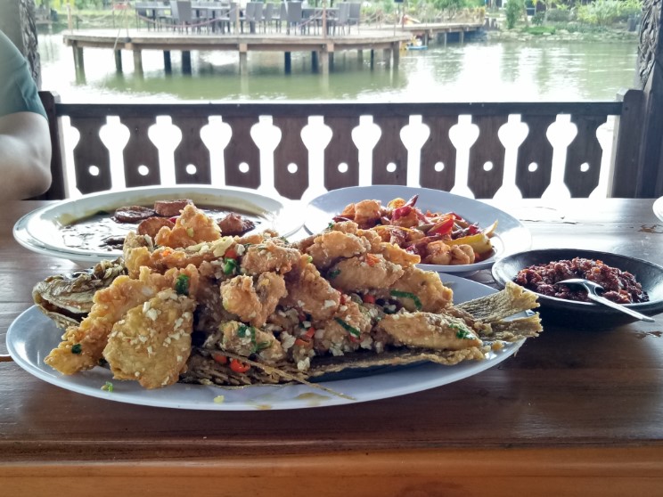 Danau Resto Purwodadi intan ratna, 1. Suka Rasa Resto, 2. Kuno Kini, 3. Cafe Coffee Break and Resto, 4. Sakala Cafe (Tutup), 5. One Eleven Caffeine Dealer, 6. Warung Dhuwur, 7. It’s Milk, 8. Kedai Tower, 9. Carlo Pizza and Cafe, 10. Babalu Crab, 11. Pelangi Resto & Cafe Purwodadi, 12. Danau Resto Purwodadi, 13. Saben Coffee Shop & Eatery, 14. Wisebean Coffee, 15. DE LAPAN Coffee & Eatery, 16. Twins Coffee & Doty Milk, 17. Cafe Arema, 18. TOSU Coffee, 19. D’Menoel Cafe, 20. Cafenian Coffee Corner, 21. Noctic Coffee, 22. Heritage Coffee, 23. Ruang coffee & sunset, 24. Pusat Kuliner Purwodadi, 25. Cafe & Resto Pring Ndeso, 26. D’Lans Resto, 27. Dejavu Resto & Cafe, 28. Pelangi Resto & Cafe Purwodadi, 29. Black House