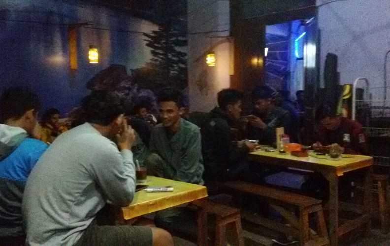 Daipilong LabaLaba Boyolali Adji Laksana, 1. Argo Loro Kopi, 2. Kopi DjuWos, 3. Pendopo Alit Boyolali, 4. Opallet Cafe, 5. Hekya Cafe, 6. Daipilong LabaLaba Boyolali, 7. Kedai Mujur’s, 8. KEDAI MATMOEN, 9. Vappiano Resto &amp; Cafe, 10. Pim n pom Fried Chicken, 11. Omah Bakar On The Street, 12. Horock Coffee Boyolali, 13. Deselokaton Boyolali, 14. Breakout Tea &amp; Coffee, 15. Clear up Cafe (Tutup), 16. Culture Coffee Boyolali, 17. Amor coffee talks, 18. Maha.pinkcafe, 19. KiNG Coffee Boyolali, 20. Omah Dewe Cafe, 21. Dembakoe Cafe, 22. D’ Garden Cafe Selo, 23. Kafe Organik Etasia, 24. AA Cafe Resto, 25. Kohaku Cafe, 26. Macchiato Coffee, 27. Skapat Coffee House, 28. Mario Star Coffee, 29. T-Co Caffe (Tutup), 30. Clear Up Eatery &amp; Mixology (Tutup), 31. Social Garden (Tutup), 32. W-dangan Kandang Sapi (Tutup)