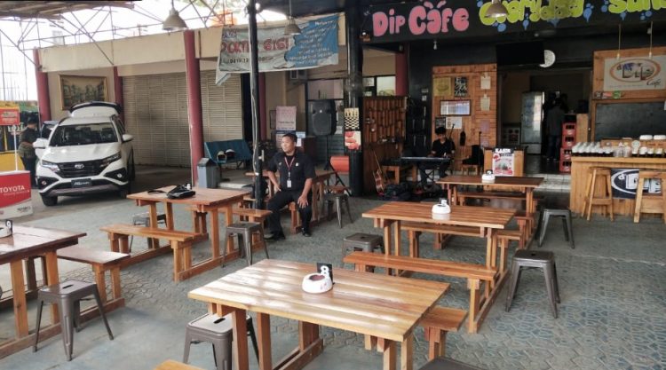 Dip Cafe Anshori Khairudin, 1. Rumah Koffie Mr. Ino, 2. Teringat Kopi, 3. Cannella Cafe, 4. Kopi Janji Jiwa, 5. Teras Kita, 6. Taste Coffee, 7. Ruko Coffee Bean Shop, 8. Halaman Indramayu, 9. LO.LO Coffee & Resto Indramayu, 10. Rannum Space, 11. Dip Cafe, 12. District Cafe, 13. Milk Lova Cafè (Tutup), 14. Kedai DJIROLOE, 15. Cowboy Cafe, 16. Dapur Bunda, 17. Siesan Tea Of Taiwan (outlet), 18. FREETIME CAFE (Tutup), 19. Kali Susu Kafe (Tutup), 20. Cangkir Senja, 21. Cafe Queen, 22. Coffee Land Out Layaly (Tutup), 23. Zon@ Kongkow, 24. D&G Cafe, 25. Coffee Zak, 26. D’plan Resto & Caffe, 27. Kedai Rustic Indramayu