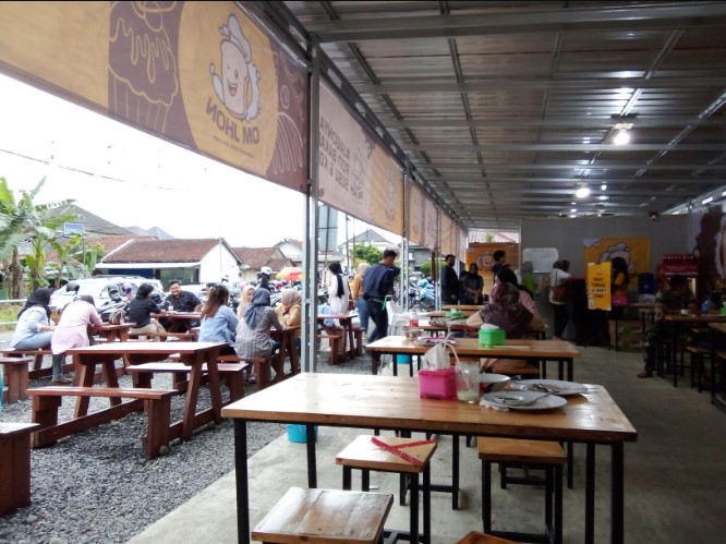 Djago Jowo Purwokerto Sijhon Gasgasan, 1. Waroenk Ora Umum, 2. Ambalika Restaurant, 3. At Cafe Campus, 4. d’Java Steak, 5. Djago Jowo, 6. Warak Koffie, 7. Gubug Makan Mang Engking, 8. Kedai Om Jul, 9. Kitchen Chef (Tutup), 10. Kukuruyuk (Tutup), 11. Lombok Idjo, 12. Niki Eco, 13. Oemah Daun Cafe &amp; Resto, 14. Restoran Taman Pringgading, 15. Red Chili Purwokerto, 16. RM. Cahaya Mas Purwokerto, 17. Shi-Da (Tutup), 18. Table Nine Resto, 19. Umaeh Inyong, 20. Waroeng nDeso Traditional Restaurant, 21. Waroeng Pisa, 22. Warung Tetehna, 23. Society Coffee House, 24. Warunk Upnormal (Tutup), 25. Level Up Resto &amp; Bar, 26. Adhang Pangeran, 27. Loja De Cafe, 28. Caravan Kopi (Tutup), 29. Kopi.kebon, 30. Singgah Coffee &amp; Book, 31. Dapoer Djagongan, 32. Hangout Cafe and Restaurant, 33. Whiteness  Cafe, 34. Eco 21, 35. Badrei Coffee