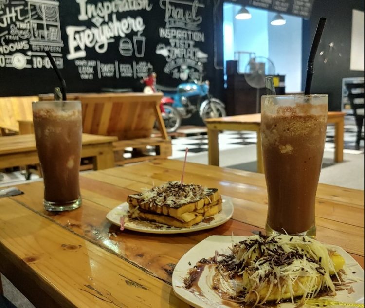 D'milk Kedai Susu Aditya Komala, 1. DUE CAFE, 2. Njajan.co 04, 3. Cafe Susu Putri Bumi, 4. Jong Cafe, 5. Asem Jawa Cafe, 6. Sembawang Cafe, 7. Kedai Kopi Tanpa Nama, 8. D’milk Kedai Susu, 9. Ala Cafe Madam’e Banjarharjo, 10. VOC kafe, 11. Aldan Coffee, 12. Gila Duren, 13. Kedai Ceker Ndower, 14. Family Billiard &amp; Coffee, 15. Rumah Makan Kedung Roso, 16. Kupat Blengong Kasturi Rajak Putra, 17. Rumah Makan Alang Alang, 18. Rumah Makan Pak Tarwud, 19. Cam Cafe, 20. SIGELENG COFFEE &amp; EATERY (Tutup), 21. Royal Cafe, 22. King’s Coffee Brebes, 23. Kedai Kopi He Kafei, 24. Asem Jawa Kafe, 25. Janji Jiwa, 26. Cafe Milk 3, 27. TEND Coffee and Tea (Tutup), 28. Puspa Deck (Tutup), 29. Rajaswa Coffee