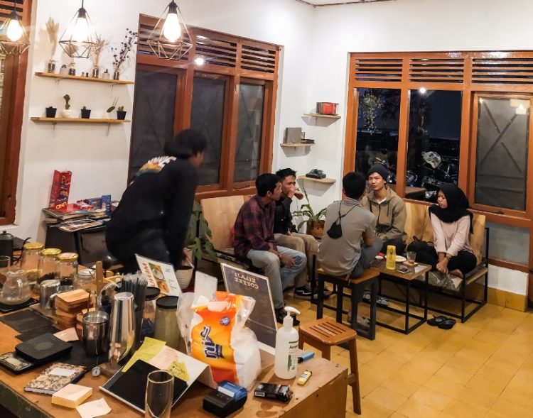 Eilaji Coffee Achmad Hadist Agista, 1. Ngopi Doeloe, 2. Orchid Bakery and Resto, 3. Selaz Cafe, 4. Ngopi Bung, 5. Kedai Kopi Roemah 151, 6. Warung Si Hitam – D’Rumahibu Cafe &amp; Resto, 7. Bukan Cafe dan Resto, 8. Nyusu Doeloe, 9. Toga Peak Cafe, 10. Balad Coffee (Tutup), 11. Giggle box Cafe and Resto, 12. Cafe Sumantri, 13. Plumeria Cafe &amp; Creative Space, 14. Plumeria House, 15. Kedai Wake Up, 16. Banyu Biru Cafe, 17. Manualism Coffee, 18. Ex Drink Me (Tutup), 19. Wasabi Sushi &amp; Ramen Jatinangor, 20. Spot Cafe Carwash and Barbershop (Tutup), 21. Saung Alam Flora, 22. Amala Coffee, 23. Sawala Space &amp; Café, 24. Past Story, 25. LIMASAN’s FINEST – CAFE, 26. Katenjo Chill Space &amp; Coffee Bar, 27. Kopi Brontak, 28. Hej House, 29. Athenary Coffee, 30. Kedai Kopi Kharikov Sumedang, 31. Amore Cafe, 32. Milda’s House Cafe, 33. Cafe Saga, 34. Eilaji Coffee, 35. Sarvara Coffee &amp; Chill space, 36. Cheko Cafe Resto (Tutup), 37. Appa Cafe