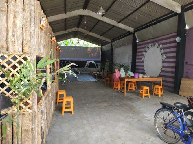 Its Milk Blora rio paradika, 1. Kurma Resto &amp; Coffee Shop, 2. kopiNAN.co, 3. Cafe 33, 4. Constante Coffee &amp; Cake, 5. BELIKOPI. BLORA, 6. Metro Coffee, 7. Samin Coffee Shop, 8. Teko Latte, 9. Kedai Wilis, 10. Kafe Manggala, 11. Warung Iwak Kali Tempuran, 12. Londho Coffee Shop, 13. Tigasembilan, 14. Seteduh Coffee, 15. Jukopi, 16. Loss Cafe, 17. Its Milk Blora (Tutup), 18. Rodeo Angkring &amp; Cafe, 19. YY’s White house (Tutup), 20. Kedai Gang Mangga, 21. Constante coffee &amp; cake, 22. Tekolate2nd, 23. Segara Cafe, 24. Coffee and Cafe BEN’s, 25. Play Cafe Blora, 26. Omah Majapahit, 27. Angkringan Level Up Blora, 28. Sedjoli Blora, 29. Chara Ice Cream, 30. My Chicken Cafe &amp; Resto (Tutup), 31. Book.ing Library &amp; Cafe
