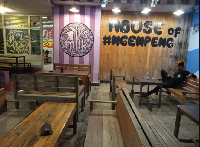 Its Milk Saeful, 1. Suka Rasa Resto, 2. Kuno Kini, 3. Cafe Coffee Break and Resto, 4. Sakala Cafe (Tutup), 5. One Eleven Caffeine Dealer, 6. Warung Dhuwur, 7. It’s Milk, 8. Kedai Tower, 9. Carlo Pizza and Cafe, 10. Babalu Crab, 11. Pelangi Resto & Cafe Purwodadi, 12. Danau Resto Purwodadi, 13. Saben Coffee Shop & Eatery, 14. Wisebean Coffee, 15. DE LAPAN Coffee & Eatery, 16. Twins Coffee & Doty Milk, 17. Cafe Arema, 18. TOSU Coffee, 19. D’Menoel Cafe, 20. Cafenian Coffee Corner, 21. Noctic Coffee, 22. Heritage Coffee, 23. Ruang coffee & sunset, 24. Pusat Kuliner Purwodadi, 25. Cafe & Resto Pring Ndeso, 26. D’Lans Resto, 27. Dejavu Resto & Cafe, 28. Pelangi Resto & Cafe Purwodadi, 29. Black House
