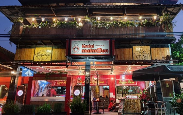 KEDAI MATMOEN, 1. Argo Loro Kopi, 2. Kopi DjuWos, 3. Pendopo Alit Boyolali, 4. Opallet Cafe, 5. Hekya Cafe, 6. Daipilong LabaLaba Boyolali, 7. Kedai Mujur’s, 8. KEDAI MATMOEN, 9. Vappiano Resto &amp; Cafe, 10. Pim n pom Fried Chicken, 11. Omah Bakar On The Street, 12. Horock Coffee Boyolali, 13. Deselokaton Boyolali, 14. Breakout Tea &amp; Coffee, 15. Clear up Cafe (Tutup), 16. Culture Coffee Boyolali, 17. Amor coffee talks, 18. Maha.pinkcafe, 19. KiNG Coffee Boyolali, 20. Omah Dewe Cafe, 21. Dembakoe Cafe, 22. D’ Garden Cafe Selo, 23. Kafe Organik Etasia, 24. AA Cafe Resto, 25. Kohaku Cafe, 26. Macchiato Coffee, 27. Skapat Coffee House, 28. Mario Star Coffee, 29. T-Co Caffe (Tutup), 30. Clear Up Eatery &amp; Mixology (Tutup), 31. Social Garden (Tutup), 32. W-dangan Kandang Sapi (Tutup)