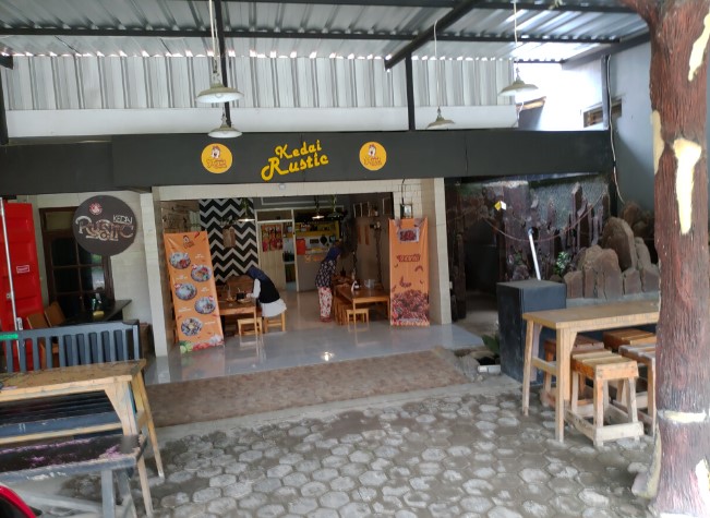 Kedai Rustic Indramayu Rizky Agung, 1. Rumah Koffie Mr. Ino, 2. Teringat Kopi, 3. Cannella Cafe, 4. Kopi Janji Jiwa, 5. Teras Kita, 6. Taste Coffee, 7. Ruko Coffee Bean Shop, 8. Halaman Indramayu, 9. LO.LO Coffee & Resto Indramayu, 10. Rannum Space, 11. Dip Cafe, 12. District Cafe, 13. Milk Lova Cafè (Tutup), 14. Kedai DJIROLOE, 15. Cowboy Cafe, 16. Dapur Bunda, 17. Siesan Tea Of Taiwan (outlet), 18. FREETIME CAFE (Tutup), 19. Kali Susu Kafe (Tutup), 20. Cangkir Senja, 21. Cafe Queen, 22. Coffee Land Out Layaly (Tutup), 23. Zon@ Kongkow, 24. D&G Cafe, 25. Coffee Zak, 26. D’plan Resto & Caffe, 27. Kedai Rustic Indramayu