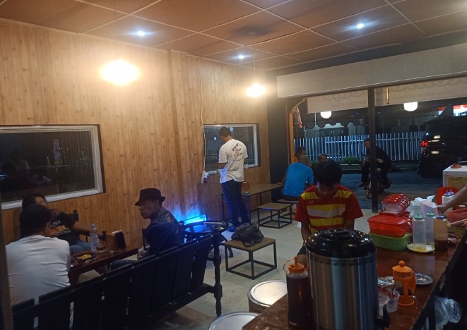 Kohaku Cafe Perkasa Pradana, 1. Argo Loro Kopi, 2. Kopi DjuWos, 3. Pendopo Alit Boyolali, 4. Opallet Cafe, 5. Hekya Cafe, 6. Daipilong LabaLaba Boyolali, 7. Kedai Mujur’s, 8. KEDAI MATMOEN, 9. Vappiano Resto &amp; Cafe, 10. Pim n pom Fried Chicken, 11. Omah Bakar On The Street, 12. Horock Coffee Boyolali, 13. Deselokaton Boyolali, 14. Breakout Tea &amp; Coffee, 15. Clear up Cafe (Tutup), 16. Culture Coffee Boyolali, 17. Amor coffee talks, 18. Maha.pinkcafe, 19. KiNG Coffee Boyolali, 20. Omah Dewe Cafe, 21. Dembakoe Cafe, 22. D’ Garden Cafe Selo, 23. Kafe Organik Etasia, 24. AA Cafe Resto, 25. Kohaku Cafe, 26. Macchiato Coffee, 27. Skapat Coffee House, 28. Mario Star Coffee, 29. T-Co Caffe (Tutup), 30. Clear Up Eatery &amp; Mixology (Tutup), 31. Social Garden (Tutup), 32. W-dangan Kandang Sapi (Tutup)