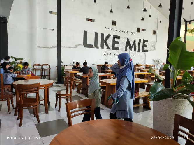 Like mie &amp; coffee Mas Iz., 1. Bioskop Mie &amp; Kopi, 2. Wintosh Coffee, 3. Forest Kopi, 4. Jiwalova Kopi, 5. Terakota Coffee &amp; Donut, 6. Tombo Coffee, 7. COCONUT SEASIDE (Tutup), 8. Salala Beach, 9. La Vanya – Beach Cafe, 10. VINZ COFFEE &amp; RESTO, 11. Sangria Resto Cafe, 12. Cafe Disini Kopi ( R 3 Point ), 13. Metsa Kopi, 14. Pondok Kopi Lebo, 15. Foodpedia Batang (Tutup), 16. de.blado, 17. Nolkoma coffee &amp; space, 18. Hello Beach, 19. Ngopa Ngopi Sigandu, 20. Kayana Kopi, 21. D Prigi Coffe Food &amp; beverage, 22. Like Mie &amp; Coffee, 23. Joes Coffee, 24. Bersinggah 2.0 Coffee Space &amp; Culinary, 25. Kapeo On The Beach, 26. Bersinggah 1.0, 27. BELIKOPI. BATANG