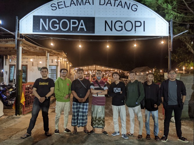 Ngopa Ngopi Sigandu Romie Mocka, 1. Bioskop Mie &amp; Kopi, 2. Wintosh Coffee, 3. Forest Kopi, 4. Jiwalova Kopi, 5. Terakota Coffee &amp; Donut, 6. Tombo Coffee, 7. COCONUT SEASIDE (Tutup), 8. Salala Beach, 9. La Vanya – Beach Cafe, 10. VINZ COFFEE &amp; RESTO, 11. Sangria Resto Cafe, 12. Cafe Disini Kopi ( R 3 Point ), 13. Metsa Kopi, 14. Pondok Kopi Lebo, 15. Foodpedia Batang (Tutup), 16. de.blado, 17. Nolkoma coffee &amp; space, 18. Hello Beach, 19. Ngopa Ngopi Sigandu, 20. Kayana Kopi, 21. D Prigi Coffe Food &amp; beverage, 22. Like Mie &amp; Coffee, 23. Joes Coffee, 24. Bersinggah 2.0 Coffee Space &amp; Culinary, 25. Kapeo On The Beach, 26. Bersinggah 1.0, 27. BELIKOPI. BATANG