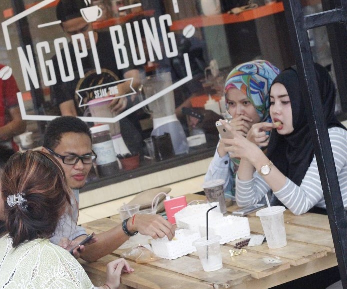 Ngopi Bung via Instagram.com @Ngopi_Bung, 1. Ngopi Doeloe, 2. Orchid Bakery and Resto, 3. Selaz Cafe, 4. Ngopi Bung, 5. Kedai Kopi Roemah 151, 6. Warung Si Hitam – D’Rumahibu Cafe &amp; Resto, 7. Bukan Cafe dan Resto, 8. Nyusu Doeloe, 9. Toga Peak Cafe, 10. Balad Coffee (Tutup), 11. Giggle box Cafe and Resto, 12. Cafe Sumantri, 13. Plumeria Cafe &amp; Creative Space, 14. Plumeria House, 15. Kedai Wake Up, 16. Banyu Biru Cafe, 17. Manualism Coffee, 18. Ex Drink Me (Tutup), 19. Wasabi Sushi &amp; Ramen Jatinangor, 20. Spot Cafe Carwash and Barbershop (Tutup), 21. Saung Alam Flora, 22. Amala Coffee, 23. Sawala Space &amp; Café, 24. Past Story, 25. LIMASAN’s FINEST – CAFE, 26. Katenjo Chill Space &amp; Coffee Bar, 27. Kopi Brontak, 28. Hej House, 29. Athenary Coffee, 30. Kedai Kopi Kharikov Sumedang, 31. Amore Cafe, 32. Milda’s House Cafe, 33. Cafe Saga, 34. Eilaji Coffee, 35. Sarvara Coffee &amp; Chill space, 36. Cheko Cafe Resto (Tutup), 37. Appa Cafe