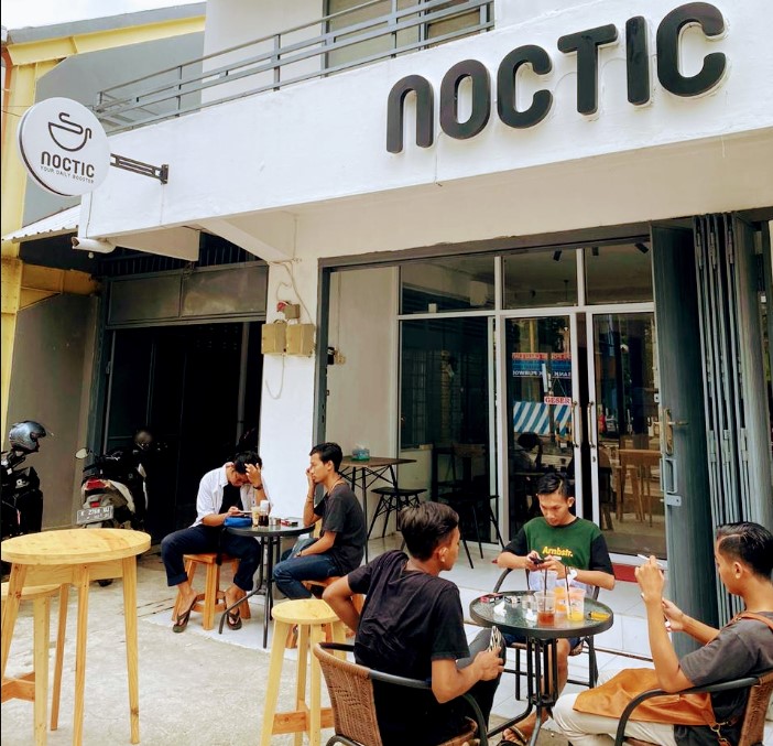 Noctic cafe, 1. Suka Rasa Resto, 2. Kuno Kini, 3. Cafe Coffee Break and Resto, 4. Sakala Cafe (Tutup), 5. One Eleven Caffeine Dealer, 6. Warung Dhuwur, 7. It’s Milk, 8. Kedai Tower, 9. Carlo Pizza and Cafe, 10. Babalu Crab, 11. Pelangi Resto & Cafe Purwodadi, 12. Danau Resto Purwodadi, 13. Saben Coffee Shop & Eatery, 14. Wisebean Coffee, 15. DE LAPAN Coffee & Eatery, 16. Twins Coffee & Doty Milk, 17. Cafe Arema, 18. TOSU Coffee, 19. D’Menoel Cafe, 20. Cafenian Coffee Corner, 21. Noctic Coffee, 22. Heritage Coffee, 23. Ruang coffee & sunset, 24. Pusat Kuliner Purwodadi, 25. Cafe & Resto Pring Ndeso, 26. D’Lans Resto, 27. Dejavu Resto & Cafe, 28. Pelangi Resto & Cafe Purwodadi, 29. Black House
