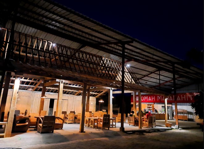 Omah Majapahit ardnacist, 1. Kurma Resto &amp; Coffee Shop, 2. kopiNAN.co, 3. Cafe 33, 4. Constante Coffee &amp; Cake, 5. BELIKOPI. BLORA, 6. Metro Coffee, 7. Samin Coffee Shop, 8. Teko Latte, 9. Kedai Wilis, 10. Kafe Manggala, 11. Warung Iwak Kali Tempuran, 12. Londho Coffee Shop, 13. Tigasembilan, 14. Seteduh Coffee, 15. Jukopi, 16. Loss Cafe, 17. Its Milk Blora (Tutup), 18. Rodeo Angkring &amp; Cafe, 19. YY’s White house (Tutup), 20. Kedai Gang Mangga, 21. Constante coffee &amp; cake, 22. Tekolate2nd, 23. Segara Cafe, 24. Coffee and Cafe BEN’s, 25. Play Cafe Blora, 26. Omah Majapahit, 27. Angkringan Level Up Blora, 28. Sedjoli Blora, 29. Chara Ice Cream, 30. My Chicken Cafe &amp; Resto (Tutup), 31. Book.ing Library &amp; Cafe