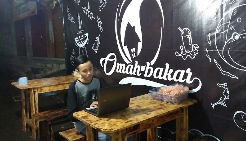 Omah Bakar On The Street Wachid Henry, 1. Argo Loro Kopi, 2. Kopi DjuWos, 3. Pendopo Alit Boyolali, 4. Opallet Cafe, 5. Hekya Cafe, 6. Daipilong LabaLaba Boyolali, 7. Kedai Mujur’s, 8. KEDAI MATMOEN, 9. Vappiano Resto &amp; Cafe, 10. Pim n pom Fried Chicken, 11. Omah Bakar On The Street, 12. Horock Coffee Boyolali, 13. Deselokaton Boyolali, 14. Breakout Tea &amp; Coffee, 15. Clear up Cafe (Tutup), 16. Culture Coffee Boyolali, 17. Amor coffee talks, 18. Maha.pinkcafe, 19. KiNG Coffee Boyolali, 20. Omah Dewe Cafe, 21. Dembakoe Cafe, 22. D’ Garden Cafe Selo, 23. Kafe Organik Etasia, 24. AA Cafe Resto, 25. Kohaku Cafe, 26. Macchiato Coffee, 27. Skapat Coffee House, 28. Mario Star Coffee, 29. T-Co Caffe (Tutup), 30. Clear Up Eatery &amp; Mixology (Tutup), 31. Social Garden (Tutup), 32. W-dangan Kandang Sapi (Tutup)