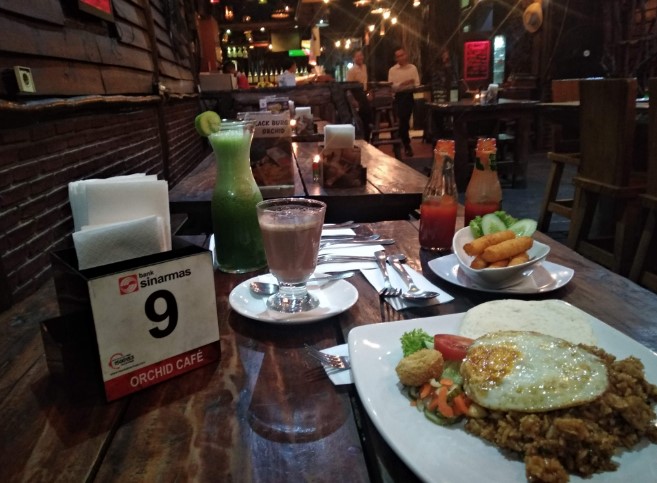 Orchid Bakery and Resto Andri Ani, 1. Ngopi Doeloe, 2. Orchid Bakery and Resto, 3. Selaz Cafe, 4. Ngopi Bung, 5. Kedai Kopi Roemah 151, 6. Warung Si Hitam – D’Rumahibu Cafe &amp; Resto, 7. Bukan Cafe dan Resto, 8. Nyusu Doeloe, 9. Toga Peak Cafe, 10. Balad Coffee (Tutup), 11. Giggle box Cafe and Resto, 12. Cafe Sumantri, 13. Plumeria Cafe &amp; Creative Space, 14. Plumeria House, 15. Kedai Wake Up, 16. Banyu Biru Cafe, 17. Manualism Coffee, 18. Ex Drink Me (Tutup), 19. Wasabi Sushi &amp; Ramen Jatinangor, 20. Spot Cafe Carwash and Barbershop (Tutup), 21. Saung Alam Flora, 22. Amala Coffee, 23. Sawala Space &amp; Café, 24. Past Story, 25. LIMASAN’s FINEST – CAFE, 26. Katenjo Chill Space &amp; Coffee Bar, 27. Kopi Brontak, 28. Hej House, 29. Athenary Coffee, 30. Kedai Kopi Kharikov Sumedang, 31. Amore Cafe, 32. Milda’s House Cafe, 33. Cafe Saga, 34. Eilaji Coffee, 35. Sarvara Coffee &amp; Chill space, 36. Cheko Cafe Resto (Tutup), 37. Appa Cafe