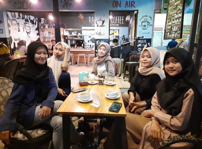 RAJASWA COFFEE Muhammad Syahrul Aziz, 1. DUE CAFE, 2. Njajan.co 04, 3. Cafe Susu Putri Bumi, 4. Jong Cafe, 5. Asem Jawa Cafe, 6. Sembawang Cafe, 7. Kedai Kopi Tanpa Nama, 8. D’milk Kedai Susu, 9. Ala Cafe Madam’e Banjarharjo, 10. VOC kafe, 11. Aldan Coffee, 12. Gila Duren, 13. Kedai Ceker Ndower, 14. Family Billiard &amp; Coffee, 15. Rumah Makan Kedung Roso, 16. Kupat Blengong Kasturi Rajak Putra, 17. Rumah Makan Alang Alang, 18. Rumah Makan Pak Tarwud, 19. Cam Cafe, 20. SIGELENG COFFEE &amp; EATERY (Tutup), 21. Royal Cafe, 22. King’s Coffee Brebes, 23. Kedai Kopi He Kafei, 24. Asem Jawa Kafe, 25. Janji Jiwa, 26. Cafe Milk 3, 27. TEND Coffee and Tea (Tutup), 28. Puspa Deck (Tutup), 29. Rajaswa Coffee