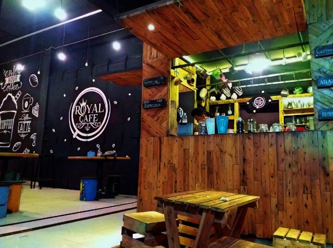 Royal Cafe, 1. DUE CAFE, 2. Njajan.co 04, 3. Cafe Susu Putri Bumi, 4. Jong Cafe, 5. Asem Jawa Cafe, 6. Sembawang Cafe, 7. Kedai Kopi Tanpa Nama, 8. D’milk Kedai Susu, 9. Ala Cafe Madam’e Banjarharjo, 10. VOC kafe, 11. Aldan Coffee, 12. Gila Duren, 13. Kedai Ceker Ndower, 14. Family Billiard &amp; Coffee, 15. Rumah Makan Kedung Roso, 16. Kupat Blengong Kasturi Rajak Putra, 17. Rumah Makan Alang Alang, 18. Rumah Makan Pak Tarwud, 19. Cam Cafe, 20. SIGELENG COFFEE &amp; EATERY (Tutup), 21. Royal Cafe, 22. King’s Coffee Brebes, 23. Kedai Kopi He Kafei, 24. Asem Jawa Kafe, 25. Janji Jiwa, 26. Cafe Milk 3, 27. TEND Coffee and Tea (Tutup), 28. Puspa Deck (Tutup), 29. Rajaswa Coffee