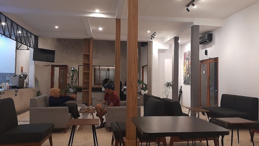 SKAPAT COFFEE HOUSE Rizky Amalia Rosyadi, 1. Argo Loro Kopi, 2. Kopi DjuWos, 3. Pendopo Alit Boyolali, 4. Opallet Cafe, 5. Hekya Cafe, 6. Daipilong LabaLaba Boyolali, 7. Kedai Mujur’s, 8. KEDAI MATMOEN, 9. Vappiano Resto &amp; Cafe, 10. Pim n pom Fried Chicken, 11. Omah Bakar On The Street, 12. Horock Coffee Boyolali, 13. Deselokaton Boyolali, 14. Breakout Tea &amp; Coffee, 15. Clear up Cafe (Tutup), 16. Culture Coffee Boyolali, 17. Amor coffee talks, 18. Maha.pinkcafe, 19. KiNG Coffee Boyolali, 20. Omah Dewe Cafe, 21. Dembakoe Cafe, 22. D’ Garden Cafe Selo, 23. Kafe Organik Etasia, 24. AA Cafe Resto, 25. Kohaku Cafe, 26. Macchiato Coffee, 27. Skapat Coffee House, 28. Mario Star Coffee, 29. T-Co Caffe (Tutup), 30. Clear Up Eatery &amp; Mixology (Tutup), 31. Social Garden (Tutup), 32. W-dangan Kandang Sapi (Tutup)