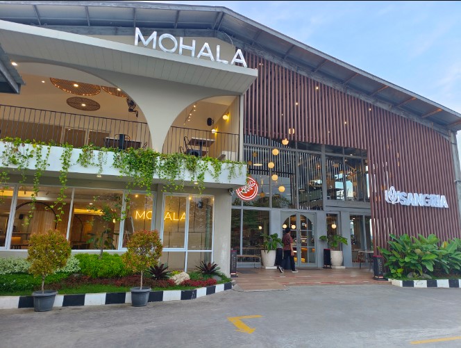 Sangria Resto Deni Chandra Rahardjo (Henokh), 1. Bioskop Mie &amp; Kopi, 2. Wintosh Coffee, 3. Forest Kopi, 4. Jiwalova Kopi, 5. Terakota Coffee &amp; Donut, 6. Tombo Coffee, 7. COCONUT SEASIDE (Tutup), 8. Salala Beach, 9. La Vanya – Beach Cafe, 10. VINZ COFFEE &amp; RESTO, 11. Sangria Resto Cafe, 12. Cafe Disini Kopi ( R 3 Point ), 13. Metsa Kopi, 14. Pondok Kopi Lebo, 15. Foodpedia Batang (Tutup), 16. de.blado, 17. Nolkoma coffee &amp; space, 18. Hello Beach, 19. Ngopa Ngopi Sigandu, 20. Kayana Kopi, 21. D Prigi Coffe Food &amp; beverage, 22. Like Mie &amp; Coffee, 23. Joes Coffee, 24. Bersinggah 2.0 Coffee Space &amp; Culinary, 25. Kapeo On The Beach, 26. Bersinggah 1.0, 27. BELIKOPI. BATANG