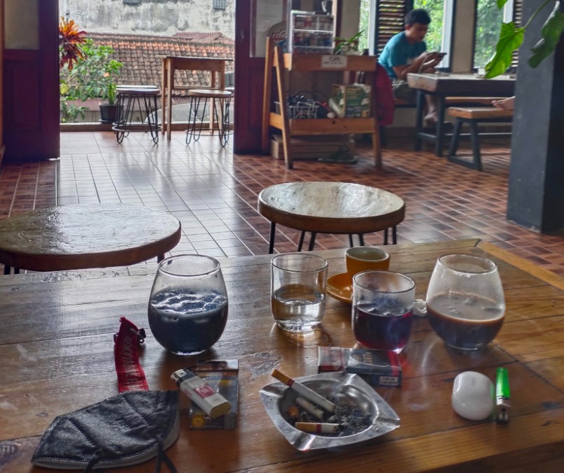 Sarvara Coffee &amp; Chill space D M, 1. Ngopi Doeloe, 2. Orchid Bakery and Resto, 3. Selaz Cafe, 4. Ngopi Bung, 5. Kedai Kopi Roemah 151, 6. Warung Si Hitam – D’Rumahibu Cafe &amp; Resto, 7. Bukan Cafe dan Resto, 8. Nyusu Doeloe, 9. Toga Peak Cafe, 10. Balad Coffee (Tutup), 11. Giggle box Cafe and Resto, 12. Cafe Sumantri, 13. Plumeria Cafe &amp; Creative Space, 14. Plumeria House, 15. Kedai Wake Up, 16. Banyu Biru Cafe, 17. Manualism Coffee, 18. Ex Drink Me (Tutup), 19. Wasabi Sushi &amp; Ramen Jatinangor, 20. Spot Cafe Carwash and Barbershop (Tutup), 21. Saung Alam Flora, 22. Amala Coffee, 23. Sawala Space &amp; Café, 24. Past Story, 25. LIMASAN’s FINEST – CAFE, 26. Katenjo Chill Space &amp; Coffee Bar, 27. Kopi Brontak, 28. Hej House, 29. Athenary Coffee, 30. Kedai Kopi Kharikov Sumedang, 31. Amore Cafe, 32. Milda’s House Cafe, 33. Cafe Saga, 34. Eilaji Coffee, 35. Sarvara Coffee &amp; Chill space, 36. Cheko Cafe Resto (Tutup), 37. Appa Cafe