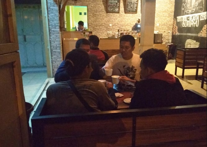 Sembawang Cafe M ULUMUDIN, 1. DUE CAFE, 2. Njajan.co 04, 3. Cafe Susu Putri Bumi, 4. Jong Cafe, 5. Asem Jawa Cafe, 6. Sembawang Cafe, 7. Kedai Kopi Tanpa Nama, 8. D’milk Kedai Susu, 9. Ala Cafe Madam’e Banjarharjo, 10. VOC kafe, 11. Aldan Coffee, 12. Gila Duren, 13. Kedai Ceker Ndower, 14. Family Billiard &amp; Coffee, 15. Rumah Makan Kedung Roso, 16. Kupat Blengong Kasturi Rajak Putra, 17. Rumah Makan Alang Alang, 18. Rumah Makan Pak Tarwud, 19. Cam Cafe, 20. SIGELENG COFFEE &amp; EATERY (Tutup), 21. Royal Cafe, 22. King’s Coffee Brebes, 23. Kedai Kopi He Kafei, 24. Asem Jawa Kafe, 25. Janji Jiwa, 26. Cafe Milk 3, 27. TEND Coffee and Tea (Tutup), 28. Puspa Deck (Tutup), 29. Rajaswa Coffee