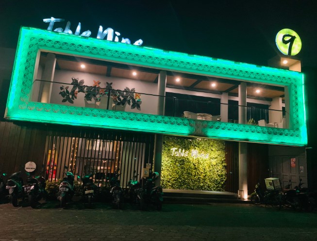 Table Nine Resto Seno Sumadri, 1. Waroenk Ora Umum, 2. Ambalika Restaurant, 3. At Cafe Campus, 4. d’Java Steak, 5. Djago Jowo, 6. Warak Koffie, 7. Gubug Makan Mang Engking, 8. Kedai Om Jul, 9. Kitchen Chef (Tutup), 10. Kukuruyuk (Tutup), 11. Lombok Idjo, 12. Niki Eco, 13. Oemah Daun Cafe &amp; Resto, 14. Restoran Taman Pringgading, 15. Red Chili Purwokerto, 16. RM. Cahaya Mas Purwokerto, 17. Shi-Da (Tutup), 18. Table Nine Resto, 19. Umaeh Inyong, 20. Waroeng nDeso Traditional Restaurant, 21. Waroeng Pisa, 22. Warung Tetehna, 23. Society Coffee House, 24. Warunk Upnormal (Tutup), 25. Level Up Resto &amp; Bar, 26. Adhang Pangeran, 27. Loja De Cafe, 28. Caravan Kopi (Tutup), 29. Kopi.kebon, 30. Singgah Coffee &amp; Book, 31. Dapoer Djagongan, 32. Hangout Cafe and Restaurant, 33. Whiteness  Cafe, 34. Eco 21, 35. Badrei Coffee
