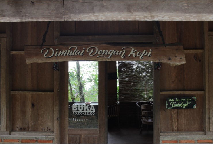 Tombo Coffee Iqbal Wahyudi, 1. Bioskop Mie &amp; Kopi, 2. Wintosh Coffee, 3. Forest Kopi, 4. Jiwalova Kopi, 5. Terakota Coffee &amp; Donut, 6. Tombo Coffee, 7. COCONUT SEASIDE (Tutup), 8. Salala Beach, 9. La Vanya – Beach Cafe, 10. VINZ COFFEE &amp; RESTO, 11. Sangria Resto Cafe, 12. Cafe Disini Kopi ( R 3 Point ), 13. Metsa Kopi, 14. Pondok Kopi Lebo, 15. Foodpedia Batang (Tutup), 16. de.blado, 17. Nolkoma coffee &amp; space, 18. Hello Beach, 19. Ngopa Ngopi Sigandu, 20. Kayana Kopi, 21. D Prigi Coffe Food &amp; beverage, 22. Like Mie &amp; Coffee, 23. Joes Coffee, 24. Bersinggah 2.0 Coffee Space &amp; Culinary, 25. Kapeo On The Beach, 26. Bersinggah 1.0, 27. BELIKOPI. BATANG