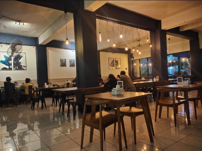 Vappiano Resto &amp; cafe Jayanti 80, 1. Argo Loro Kopi, 2. Kopi DjuWos, 3. Pendopo Alit Boyolali, 4. Opallet Cafe, 5. Hekya Cafe, 6. Daipilong LabaLaba Boyolali, 7. Kedai Mujur’s, 8. KEDAI MATMOEN, 9. Vappiano Resto &amp; Cafe, 10. Pim n pom Fried Chicken, 11. Omah Bakar On The Street, 12. Horock Coffee Boyolali, 13. Deselokaton Boyolali, 14. Breakout Tea &amp; Coffee, 15. Clear up Cafe (Tutup), 16. Culture Coffee Boyolali, 17. Amor coffee talks, 18. Maha.pinkcafe, 19. KiNG Coffee Boyolali, 20. Omah Dewe Cafe, 21. Dembakoe Cafe, 22. D’ Garden Cafe Selo, 23. Kafe Organik Etasia, 24. AA Cafe Resto, 25. Kohaku Cafe, 26. Macchiato Coffee, 27. Skapat Coffee House, 28. Mario Star Coffee, 29. T-Co Caffe (Tutup), 30. Clear Up Eatery &amp; Mixology (Tutup), 31. Social Garden (Tutup), 32. W-dangan Kandang Sapi (Tutup)