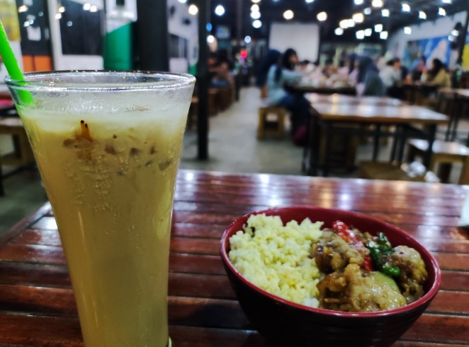 Waroenk Ora Umum Rarti Wening Andini, 1. Waroenk Ora Umum, 2. Ambalika Restaurant, 3. At Cafe Campus, 4. d’Java Steak, 5. Djago Jowo, 6. Warak Koffie, 7. Gubug Makan Mang Engking, 8. Kedai Om Jul, 9. Kitchen Chef (Tutup), 10. Kukuruyuk (Tutup), 11. Lombok Idjo, 12. Niki Eco, 13. Oemah Daun Cafe &amp; Resto, 14. Restoran Taman Pringgading, 15. Red Chili Purwokerto, 16. RM. Cahaya Mas Purwokerto, 17. Shi-Da (Tutup), 18. Table Nine Resto, 19. Umaeh Inyong, 20. Waroeng nDeso Traditional Restaurant, 21. Waroeng Pisa, 22. Warung Tetehna, 23. Society Coffee House, 24. Warunk Upnormal (Tutup), 25. Level Up Resto &amp; Bar, 26. Adhang Pangeran, 27. Loja De Cafe, 28. Caravan Kopi (Tutup), 29. Kopi.kebon, 30. Singgah Coffee &amp; Book, 31. Dapoer Djagongan, 32. Hangout Cafe and Restaurant, 33. Whiteness  Cafe, 34. Eco 21, 35. Badrei Coffee