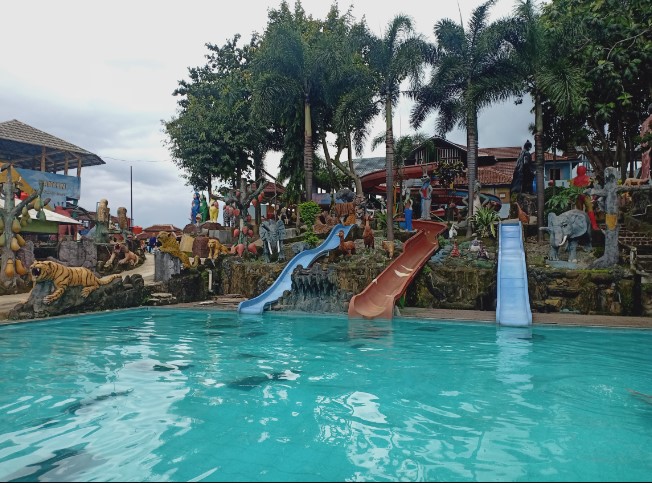 Waterboom Cahaya Abadi Ela Nurlaela, 1. Kolam Renang Karang Setra, 2. Panghegar Waterboom, 3. Tirtamulya Waterboom, 4. Taman Air Super Progresif, 5. Wahoo Waterworld, 6. Margacinta Park, 7. Pesona Nirwana Waterpark, 8. Pesona Nirwana Waterpark, 9. Kolam Renang Bukit Cipaku Indah, 10. Bandung Indah Waterpark, 11. Waterboom Cahaya Abadi, 12. Graha Tirta Siliwangi Waterpark, 13. AW Strawberry, 14. TEKTONA Waterpark, 15. Mendulang Lembang Resort & Resto, 16. Kolam Renang Eldorado, 17. Kolam Renang Ciwalini Ciwidey, 18. Sampoerna Sports Center, 19. Air Panas Nagrak Bandung