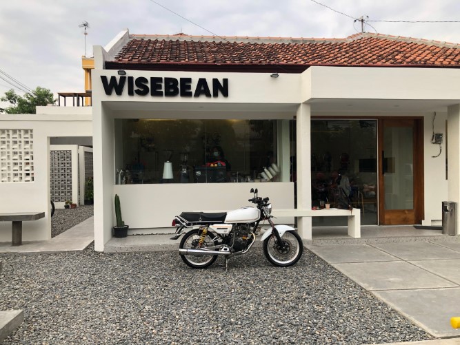 Wisebean Coffee Falah Radan, 1. Suka Rasa Resto, 2. Kuno Kini, 3. Cafe Coffee Break and Resto, 4. Sakala Cafe (Tutup), 5. One Eleven Caffeine Dealer, 6. Warung Dhuwur, 7. It’s Milk, 8. Kedai Tower, 9. Carlo Pizza and Cafe, 10. Babalu Crab, 11. Pelangi Resto & Cafe Purwodadi, 12. Danau Resto Purwodadi, 13. Saben Coffee Shop & Eatery, 14. Wisebean Coffee, 15. DE LAPAN Coffee & Eatery, 16. Twins Coffee & Doty Milk, 17. Cafe Arema, 18. TOSU Coffee, 19. D’Menoel Cafe, 20. Cafenian Coffee Corner, 21. Noctic Coffee, 22. Heritage Coffee, 23. Ruang coffee & sunset, 24. Pusat Kuliner Purwodadi, 25. Cafe & Resto Pring Ndeso, 26. D’Lans Resto, 27. Dejavu Resto & Cafe, 28. Pelangi Resto & Cafe Purwodadi, 29. Black House