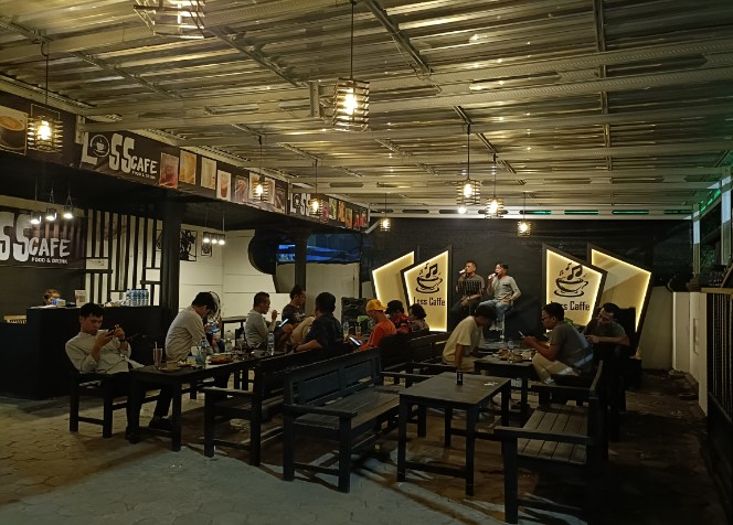 loss Cafe Titin juu, 1. Kurma Resto &amp; Coffee Shop, 2. kopiNAN.co, 3. Cafe 33, 4. Constante Coffee &amp; Cake, 5. BELIKOPI. BLORA, 6. Metro Coffee, 7. Samin Coffee Shop, 8. Teko Latte, 9. Kedai Wilis, 10. Kafe Manggala, 11. Warung Iwak Kali Tempuran, 12. Londho Coffee Shop, 13. Tigasembilan, 14. Seteduh Coffee, 15. Jukopi, 16. Loss Cafe, 17. Its Milk Blora (Tutup), 18. Rodeo Angkring &amp; Cafe, 19. YY’s White house (Tutup), 20. Kedai Gang Mangga, 21. Constante coffee &amp; cake, 22. Tekolate2nd, 23. Segara Cafe, 24. Coffee and Cafe BEN’s, 25. Play Cafe Blora, 26. Omah Majapahit, 27. Angkringan Level Up Blora, 28. Sedjoli Blora, 29. Chara Ice Cream, 30. My Chicken Cafe &amp; Resto (Tutup), 31. Book.ing Library &amp; Cafe