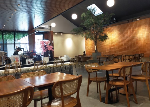 Anak Panah Kopi Plus Solo Baru Ayudhiash, 1. Double Decker Casual Dining, 2. Bulan Resto, 3. Srawung Omah Kopi, 4. Platino Cafe and Resto, 5. Kopi Nuri, 6. Minarets Classic Coffee, 7. Ayam Goreng Mulyani, 8. Kafedangan Mbah Mandor, 9. Klopo Warung Steak, 10. Heika Kopi Sukoharjo, 11. Anak Panah Kopi Plus Solo Baru, 12. Kopi Kupasan, 13. Kafe ndeso, 14. Garasi Food and Beverage, 15. Dialog Kopi, 16. Omah Tiwul Bunga Ayu, 17. Quinic Coffee Sukoharjo, 18. De sawah, 19. Susu Shi Jack, 20. Kami burger, 21. Ayo Ngopi Street Coffee