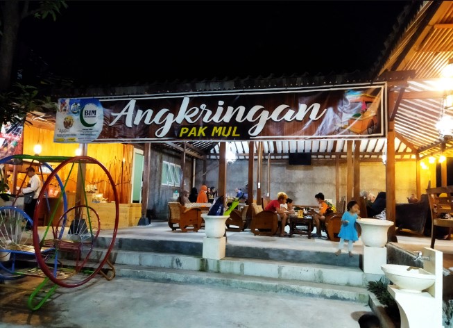 Angkringan Pak Mul Wonorejo IMS VLOG, 1. Babrak Space, 2. Legender eatery and view by cileguk, 3. Heika kopi Karanganyar, 4. Medjora Cafe Kemuning, 5. Rumah Teh Ndoro Donker, 6. The Mongkrang Resto & Villa, 7. Kedai Sha’Ring, 8. New Normal Cafe, 9. Bale Branti Kemuning Resto, 10. Teras Cafe, 11. Resto sawah, 12. Hick Gaul Pak Mul, 13. Dof Coffee Shop, 14. Angkringan pak Mul, 15. Kayangan Resto & Cafe, 16. Kedai kopi Nagoya, 17. Lawu Break Coffee & Nongki, 18. Rahma kedai kopi, 19. Kopi Janji Jiwa Jilid 635, 20. Warkop hits, 21. Kopi Oemah Tentrem, 22. Angkringan OERIP (Tutup), 23. Twenty Cafe, 24. Bingsuku, 25. Fremilt Tasikmadu, 26. Euphoria Karanganyar (Tutup), 27. Harjospace RESTO and COFFEE, 28. PendopoNgopi