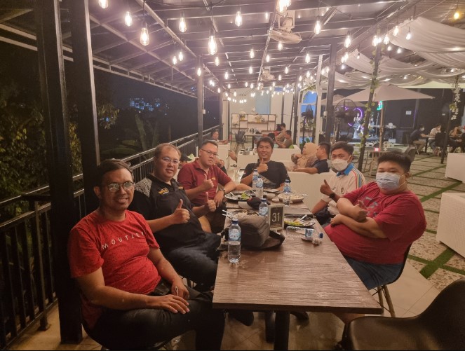 Bangi Cafe Cilacap Yohanes Nataluky, 1. Ora Umum, 2. Bangi Cafe, 3. Kopi Gunung, 4. Coffeedent, 5. Cafe Susu PL, 6. Omah Duren, 7. Waroeng Abie Cilacap, 8. Yosh Milktea Gelato &amp; Artisan Space, 9. D’Corner Cafe Coffee &amp; Chocolate, 10. Over Clock Cafe, 11. Avior Cafe &amp; Karaoke, 12. Grek Chocolate, 13. Cozy Coffee &amp; Chocolate, 14. Warunk Upnormal Cilacap, 15. Kopibaen_, 16. It’s Milk Cafe n Resto (Tutup), 17. Kedai Koffi Helsinki, 18. The Vintage Cafe, 19. Traffic Light Koffie, 20. Think Thoenk Cafe (Tutup), 21. Ethnic Coffee, 22. Bossa Cafe, 23. Urbansnack, 24. Sruput Seduh Kopi, 25. Coffeenomous, 29. Choko Klik (Tutup), 30. Honai Cafe De Flore (Tutup)