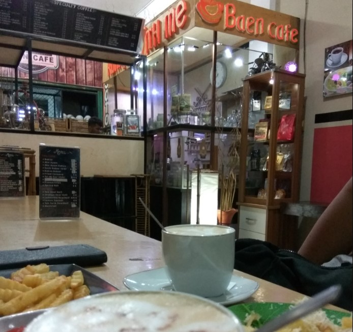 Baen Cafe Nur Fahmi Muhaiminati, 1. Momong Resto, 2. Angkringan Mukti Kebumen, 3. Malmilk, 4. Malindo Corner, 5. Amor Cafe Resto, 6. Baen Cafe, 7. Beranda Eatery, 8. Jack’s Cafe, 9. Omah Susu Cafe, 10. Juice Ku 2 Kebumen, 11. Wise, 12. Coffe Ngapak, 13. Gemintang Cafe n Resto, 14. Kopi Nostalgia Coffee &amp; Resto, 15. Seafood Bu Nanang, 16. Kantin Candisari, 17. Teratai Blambangan Atmosphere, 18. Waroeng Djoglo Dalem Kidul (Tutup), 19. Ulam Sari, 20. Satu Cangkir Coffee Bistro, 21. temanhati coffee, 22. Kedai Kopi Mexolie, 23. Ahola Tropical Drink (Tutup), 24. HANA CAFE Korean Food, BBQ &amp; Grill, 25. Martabak Jet (Tutup), 26. Samra Pawon, 27. Waroenk Ramen Panjer Kebumen, 28. Lesehan Warung Bamboe Kebumen, 29. Oxzy (Tutup), 30. Warung Kendil (Tutup), 31. Resto Lesehan GENDUT TAMAN
