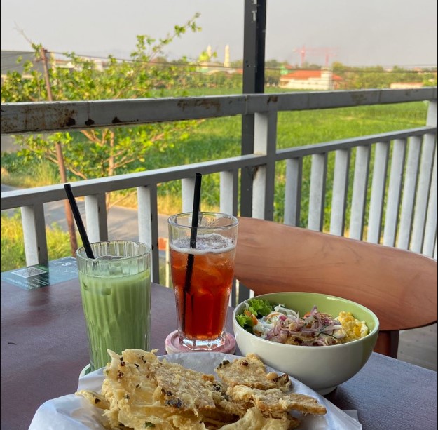 Balena Resto &amp; Cafe Nila Afifatul28, 1. Susu Moeria, 2. PDKT Resto &amp; Cafe, 3. Kopi Cilik, 4. Gravitasi Teras Muria, 5. Kedung Kopi, 6. Waroeng Cafe 27, 7. Gank Coffee &amp; Bistro, 8. Sidji Coffee Getas Pejaten, 9. Six Cents Cafe, 10. Omah Cafe Kudus, 11. Aljava Cafe, 12. Kopi Soe Kudus, 13. Kopi Lain Hati kudus, 14. Wipsy Coffee and Meet, 15. Warunk Upnormal, 16. Träffa Coffee &amp; Eatery, 17. TKP Cafe and Resto, 18. Greens Bakery &amp; Bistro, 19. Warunge Pakdhe, 20. Home Cafe &amp; Resto, 21. Waroeng “Kidoel Soechan”, 22. Seperdua Kopi Kudus, 23. The Cekli Town Est 2010, 24. Kopi Kretek – Jowo Met Londo, 25. Jenderal Coffee &amp; Tea, 26. Balena Resto &amp; Cafe, 27. Kazuki, 28. Rabbit Gelato, 29. Serua Coffee &amp; Creative Space, 30. SLEEK.CO Coffee Corner, 31. Human Coffee, 32. Kangen Ngopi, 33. Merpati Coffee, 34. Warung Kudusan, 35. No.8 Coffee After Kudus, 36. D’khatt Cafe &amp; Eatery, 37. Kampoeng Kopi, 38. Fresto Cafe, 39. Ritme Coffee and Lounge, 40. Holymoon Social Space, 41. City Walk Cafe, 42. Chocobean Kudus, 43. No 8 Coffee, 44. Warung Susucow (Tutup), 45. Cafe De Ija (Tutup), 46. Haru Cafe Kudus (Tutup)