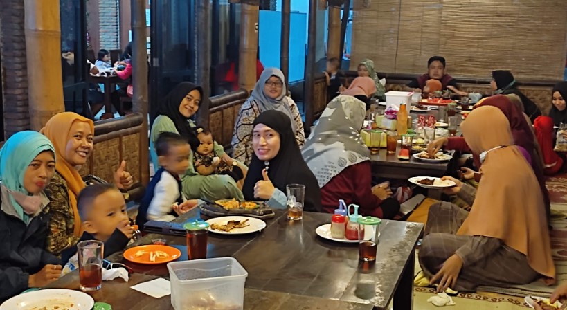 Bulan Resto Rendra Prtm, 1. Double Decker Casual Dining, 2. Bulan Resto, 3. Srawung Omah Kopi, 4. Platino Cafe and Resto, 5. Kopi Nuri, 6. Minarets Classic Coffee, 7. Ayam Goreng Mulyani, 8. Kafedangan Mbah Mandor, 9. Klopo Warung Steak, 10. Heika Kopi Sukoharjo, 11. Anak Panah Kopi Plus Solo Baru, 12. Kopi Kupasan, 13. Kafe ndeso, 14. Garasi Food and Beverage, 15. Dialog Kopi, 16. Omah Tiwul Bunga Ayu, 17. Quinic Coffee Sukoharjo, 18. De sawah, 19. Susu Shi Jack, 20. Kami burger, 21. Ayo Ngopi Street Coffee