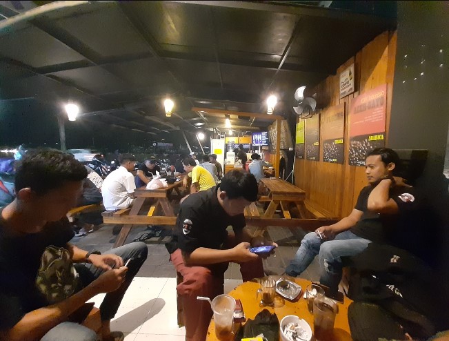 Cangkang Kopi Kahfi Rizky, 1. Rumah Kopi Baretto, 2. Joglo Cafe, 3. Kafe Balarea Kopi, 4. Pull and Shot Coffee, 4. Kael.co, 5. Kabeuki, 6. Alchemist Coffee & Roastery, 7. Ancafe, 8. Route 66 Coffee and Kitchen (Tutup), 9. Delicato Cafe & Talk, 10. Sambara Resto and Coffee (Tutup), 11. Yasmin Cafe & Coffee, 12. Green Coffee and Carwash (Tutup), 13. The Gade Coffee & Gold Tasikmalaya, 14. Stitaco Cafe, 15. Coco Cafe Tasikmalaya, 16. Caspia Cafe, 17. Volkswagen Cafe, 18. BARCODE Sei | Coffee, 19. D’Sugar Coffee, 20. Riverland Cafe, 21. Berliner Brotfabrik, 22. TRaka Coffee, 23. Pasini Coffee, 24. Narassi Coffee, 25. Kawan Koffie, 26. Kursi Gantung Caffee & Resto, 27. La Casa – Coffee & Mocktail, 28. 48 Island, 29. Lano Coffee, 30. Pergola coffee corner, 31. Cangkang Kopi, 32. Notre Socielle, 33. OTJOEH COFFEE
