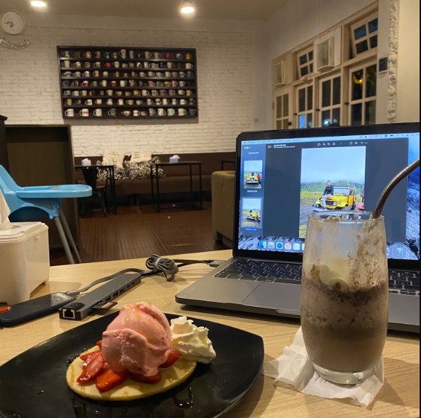 Cangkir House Jha Sena, 1. Sigandul View Coffee & Resto, 2. Lia Resto & Coffeeshop, 3. Kaki Bumi Coffee & Eatery, 4. Stylo Bar & Kitchen (Temanggung), 5. Cangkir House, 6. Wenska Kahve, 7. Kopi Lawoek, 8. Berjumpa Coffee & Eatery, 9. Rumah Kopi Mukidi Temanggung, 10. Angkringan Balakosa, 11. Kafe Kartini Temanggung, 12. Ice corner, 13. Ejji Coffee Corner, 14. Xie Xie Boba Temanggung, 15. Blacklisted Coffee Bar, 16. Deka Coffee, 17. Cozy Resto Temanggung, 18. Koffiee