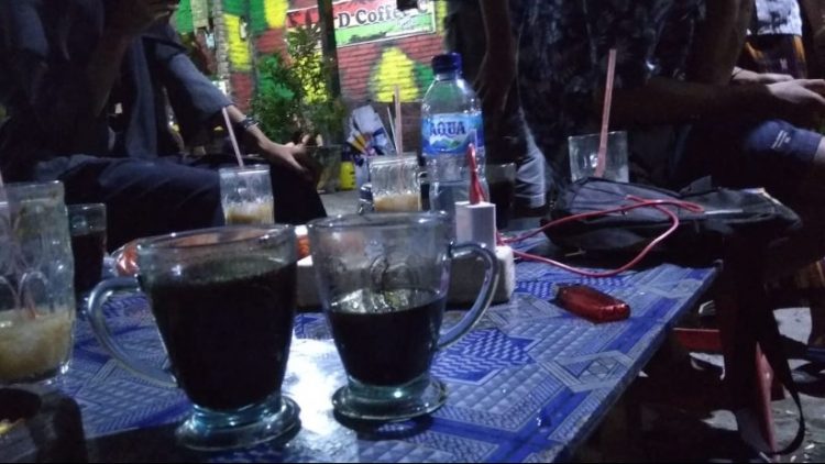 D Coffee C RASTA Imam Fahrurrozi, 1. Reinz Cafe &amp; Resto, 2. Opa Milk, 3. Hehe Coffee, 4. Demak Coffee, 5. Sultan Factory, 6. Angkringan Rooftop, 7. neo.Kafe’in Coffee Shop, 8. Kafe King88, 9. Angkringan Cindel Tikus, 10. Awan Biru Coffeeshop, 11. HN Cafe and Resto, 12. Warung Ndeso Sarwo Eco, 13. Griya Dahar Safira (Tutup), 14. Rumah Makan Rahayu, 15. Rumah Makan Cipto Roso, 16. Kantin Mas Boim, 17. Junio Cafe, 18. Aro Cafe (Tutup), 19. Togo Kitchen &amp; Caffe, 20. Omah Tiganam (Tutup), 21. Nggon Nongkrong’s Cafe (Tutup), 22. The Cups Demak, 23. Kopi Ruang Hati, 24. MIE LOKA, 25. Pados Coffee Roastery, 26. Lelaku, 27. Kongkow Cafe, 28. Ratika Catering Demak, 29. D Coffee C RASTA, 30. Raihan Coffee, 31. BELIKOPI. DEMAK, 32. ATOMIC DEMAK, 33. Nguyup Kopi Roastery