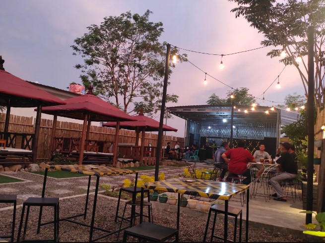 Dejavu warmindo cafe Citie Mesiy, 1. Pangestu Coffee, 2. Sixteen 16 Cafe, 3. Walet Koffie, 4. Kopi Senthet Resto &amp; Cafe, 5. Sky Garden, 6. Rumah Ice Cream, 7. Jack’s Cafe, 8. Brother Spot Bistro &amp; Cafe (Tutup), 9. Brew Coffee, 10. Kedai Java Pizza, 11. Basecamp Cafe, 12. T3a.co (teaco) Cafe Kaliwungu, 13. Kedai Kopi Medan (Tutup), 14. Kedai Araku, 15. AB&amp;Kopi Kendal, 16. Warung COD (Tutup), 17. Warung Eboze, 18. Teng -Tong, 19. Wkwk Food and Drink Kendal, 20. Cafe Woles (Tutup), 21. Warung Kita Kendal, 22. Historia Cafe and Gallery, 23. Pahlawan Cafe, 24. Saat Senja Coffee, 25. Rumma Coffee &amp; Space, 26. SatuKata Roastery and Eatery, 27. DWcafe, 28. Dejavu Warmindo Cafe, 29. Pinkymoo Home Cafe