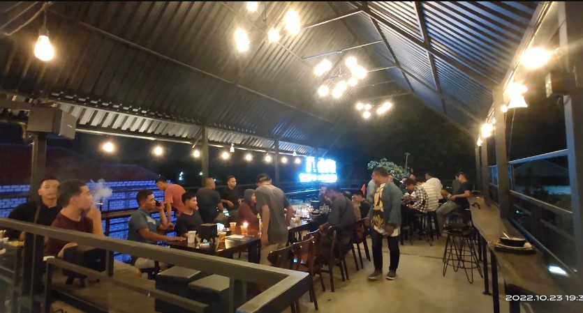 D'khatt Cafe &amp; Eatery KTT CHANNEL, 1. Susu Moeria, 2. PDKT Resto &amp; Cafe, 3. Kopi Cilik, 4. Gravitasi Teras Muria, 5. Kedung Kopi, 6. Waroeng Cafe 27, 7. Gank Coffee &amp; Bistro, 8. Sidji Coffee Getas Pejaten, 9. Six Cents Cafe, 10. Omah Cafe Kudus, 11. Aljava Cafe, 12. Kopi Soe Kudus, 13. Kopi Lain Hati kudus, 14. Wipsy Coffee and Meet, 15. Warunk Upnormal, 16. Träffa Coffee &amp; Eatery, 17. TKP Cafe and Resto, 18. Greens Bakery &amp; Bistro, 19. Warunge Pakdhe, 20. Home Cafe &amp; Resto, 21. Waroeng “Kidoel Soechan”, 22. Seperdua Kopi Kudus, 23. The Cekli Town Est 2010, 24. Kopi Kretek – Jowo Met Londo, 25. Jenderal Coffee &amp; Tea, 26. Balena Resto &amp; Cafe, 27. Kazuki, 28. Rabbit Gelato, 29. Serua Coffee &amp; Creative Space, 30. SLEEK.CO Coffee Corner, 31. Human Coffee, 32. Kangen Ngopi, 33. Merpati Coffee, 34. Warung Kudusan, 35. No.8 Coffee After Kudus, 36. D’khatt Cafe &amp; Eatery, 37. Kampoeng Kopi, 38. Fresto Cafe, 39. Ritme Coffee and Lounge, 40. Holymoon Social Space, 41. City Walk Cafe, 42. Chocobean Kudus, 43. No 8 Coffee, 44. Warung Susucow (Tutup), 45. Cafe De Ija (Tutup), 46. Haru Cafe Kudus (Tutup)