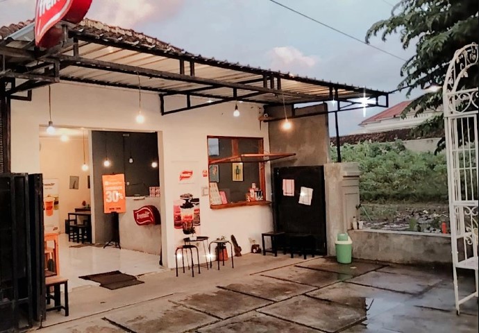 Fremilt Tasikmadu Wulan Retno Gumilang, 1. Babrak Space, 2. Legender eatery and view by cileguk, 3. Heika kopi Karanganyar, 4. Medjora Cafe Kemuning, 5. Rumah Teh Ndoro Donker, 6. The Mongkrang Resto & Villa, 7. Kedai Sha’Ring, 8. New Normal Cafe, 9. Bale Branti Kemuning Resto, 10. Teras Cafe, 11. Resto sawah, 12. Hick Gaul Pak Mul, 13. Dof Coffee Shop, 14. Angkringan pak Mul, 15. Kayangan Resto & Cafe, 16. Kedai kopi Nagoya, 17. Lawu Break Coffee & Nongki, 18. Rahma kedai kopi, 19. Kopi Janji Jiwa Jilid 635, 20. Warkop hits, 21. Kopi Oemah Tentrem, 22. Angkringan OERIP (Tutup), 23. Twenty Cafe, 24. Bingsuku, 25. Fremilt Tasikmadu, 26. Euphoria Karanganyar (Tutup), 27. Harjospace RESTO and COFFEE, 28. PendopoNgopi